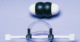 Modelos de espacio lleno y de barras y esferas de una molécula de acetileno