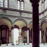 A Medici–Riccardi-palota belső udvara (Firenze, 1460, reneszánsz)