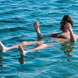 Banhista no Mar Morto Banhista no Mar Morto
