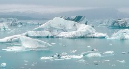 Icebergs nascentes na Islândia
