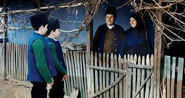 Celebrando a véspera de Ano Novo em uma aldeia da Transilvânia