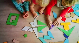 Aventuras geométricas 1. – Jugar con figuras geométricas