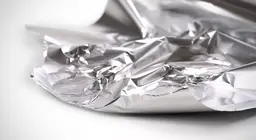 ¿Cómo se hace papel de aluminio?