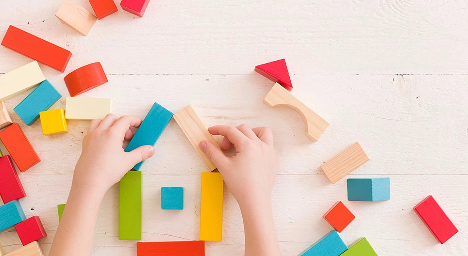 Aventuras geométricas 3. – Jogar com figuras planas e sólidos